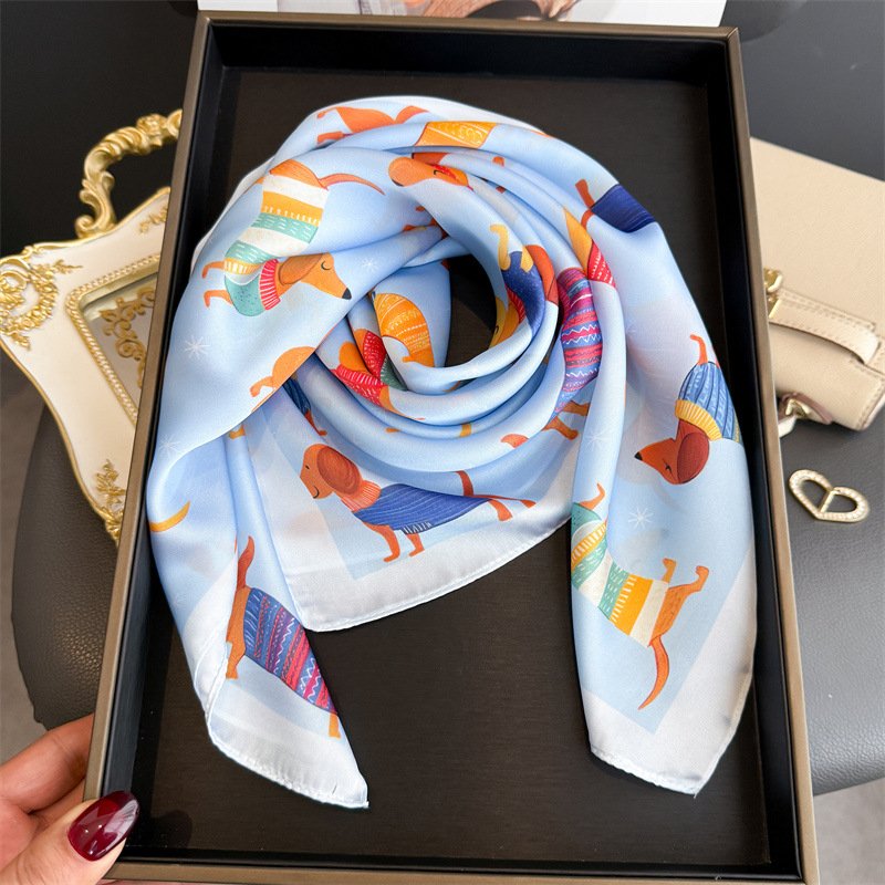 Modna bandanka z nadrukiem psa – Silk Scarf Square recenzja i cena