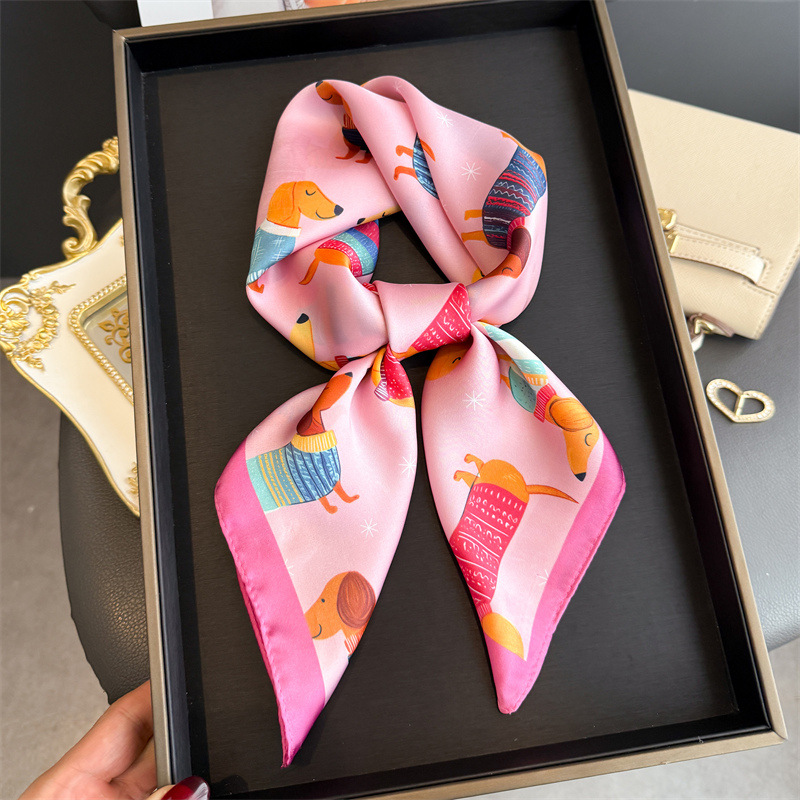 Modna bandanka z nadrukiem psa – Silk Scarf Square recenzja i cena